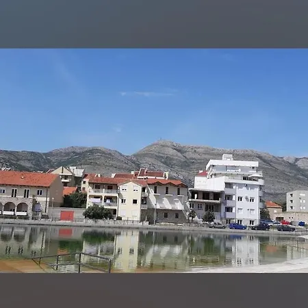 Centar Grada 1 트레빈예